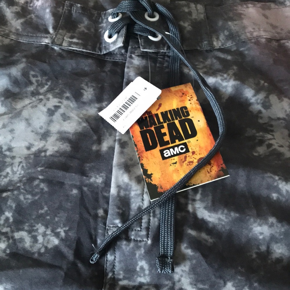 The Walking Dead board/swim trunks